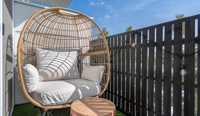 Sunrises Near DT & Stampede 2 BR 2 BA w AC