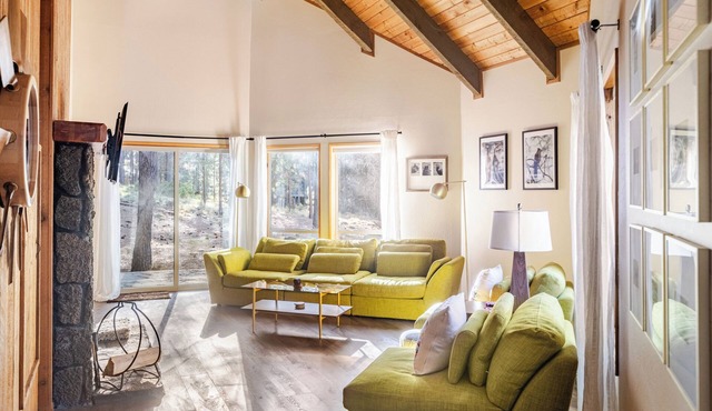 Sunriver Chalet Minimalist Design Fireplace Sleeps 6