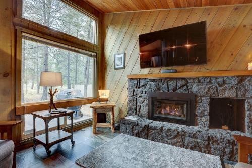 Sunriver Escape Sleeps 8 Pet Friendly SHARC Hot Tub