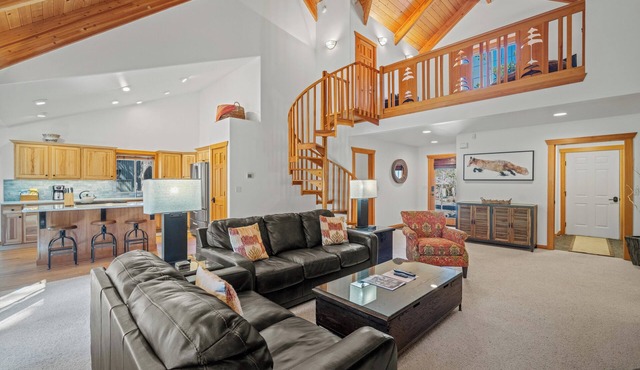 Sunriver Stay with A/C, Deck & Family Layout