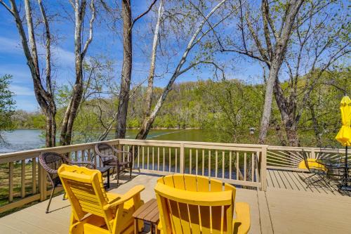 Sunroom and Patio! Quiet Retreat on Shenandoah River