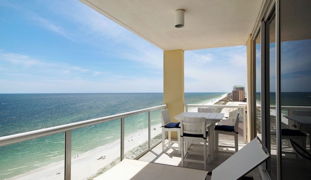 Sunscape | 🌅 Corner Condo + Gulf Views + Platinum Beach Service Included