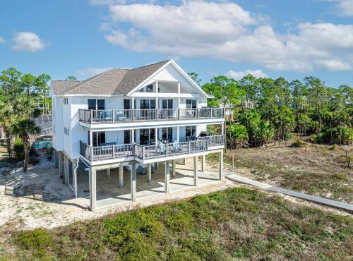 SunScape & SeaScape Beachfront Vacation Home