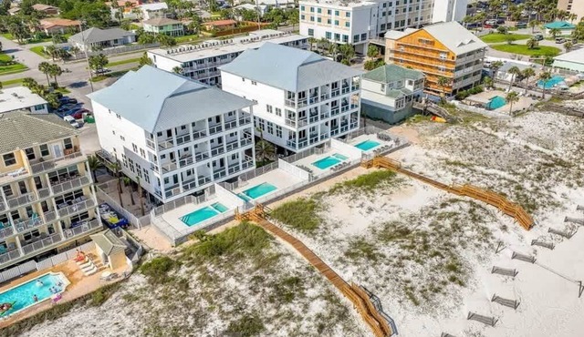 Sunset A-Gulf Front 🌊Private Home with 🏊 pool/hot tub/Pet Friendly🐶