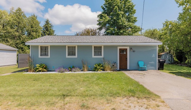 Sunset Alley Cottage - Cozy 3-bedroom cottage with WiFi, AC in charming Beulah