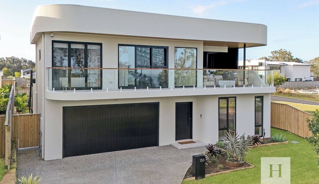 Sunset and Serenity Trinity - Luxury Lakefront Living with Relaxed Leisure