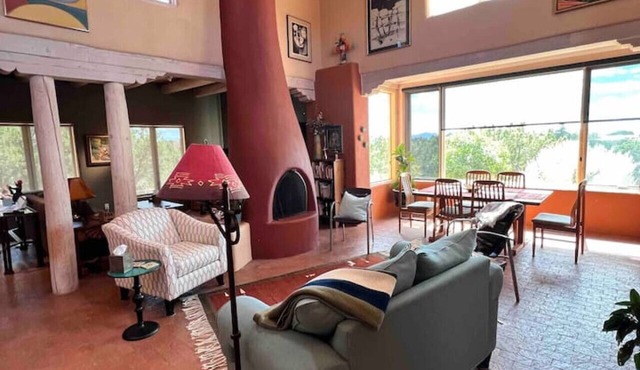 Sunset Art House! 3 bed/3 bath with Grand Piano