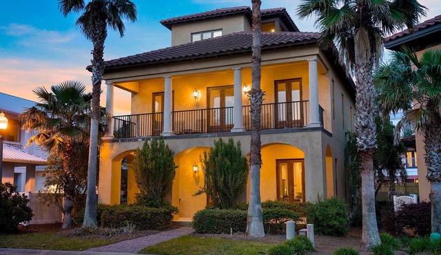 Sunset At Miramar - Beach Getaway Home Near the Water with Shared Pool