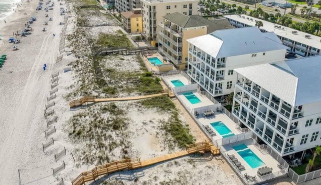 Sunset B-Gulf Front 🌊Private Home with 🏊 pool/hot tub/Pet Friendly🐶