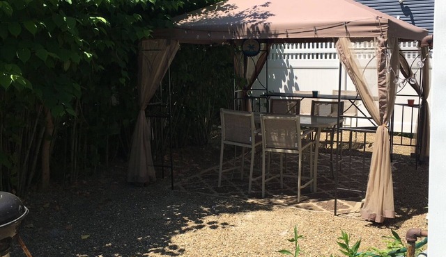 Sunset Bay 2 Cottages 2Bd & 1Bd Close To Beach Same Lot 1 price for both