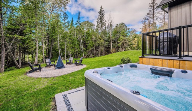 Sunset Bay Cottage – Your Year-Round Escape to Lake Huron’s Tranquil Shores