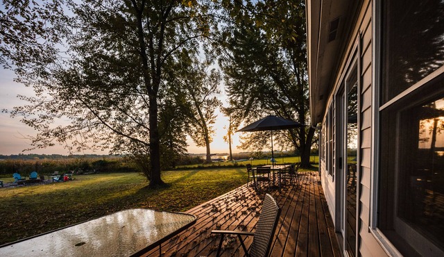 Sunset Bay - Experience Stunning Sunsets on Coon Lake - Charming 2 Bedroom House