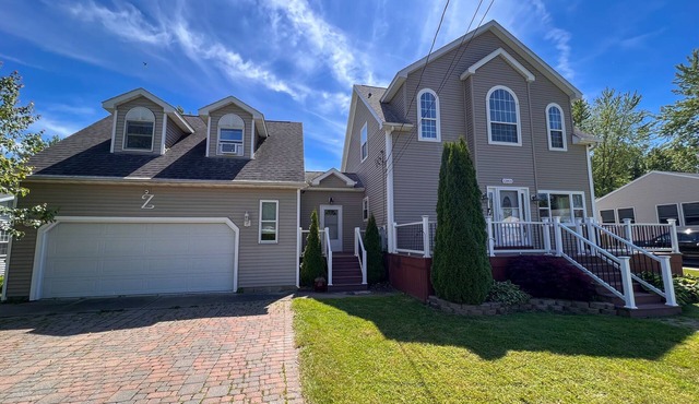 Sunset Bay Luxe Family Fun House - Buffalo Region - Pool and Billiards Table