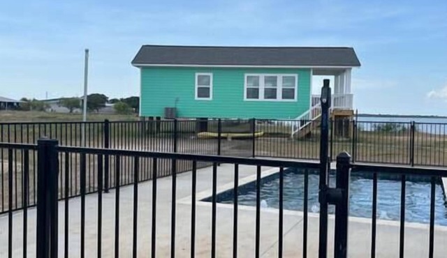 Sunset Bay Pelican Cottage