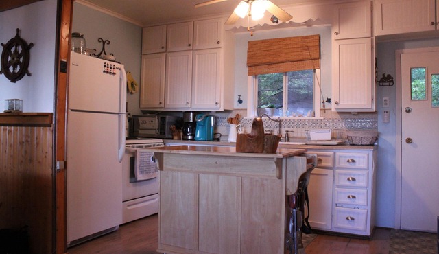 Sunset Bay Waterfront Cottage*Georgian Bay *Tay Shore Trail*Ski*IceFish*SnowShoe
