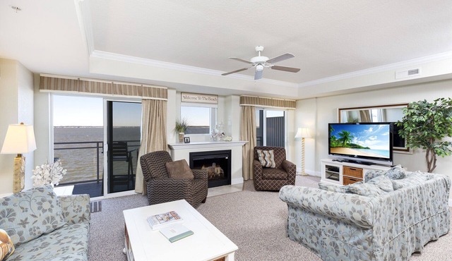 Sunset Beach 301 is a gorgeous 3 Bedroom/2.5 Bath Vacation Home on 46th Street.