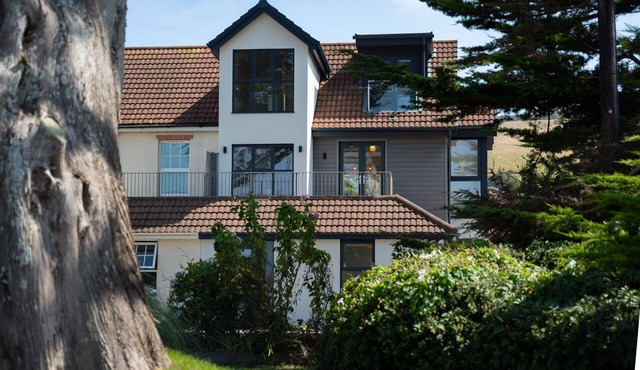 Sunset Beach - a std house that sleeps 8 guests in 4 bedrooms