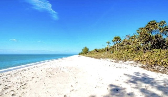 Sunset Beach Getaway minutes away from PARADISE!