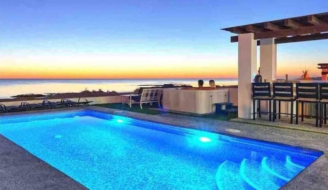 Sunset Beach House Ocean Front Hot Tub & Pool