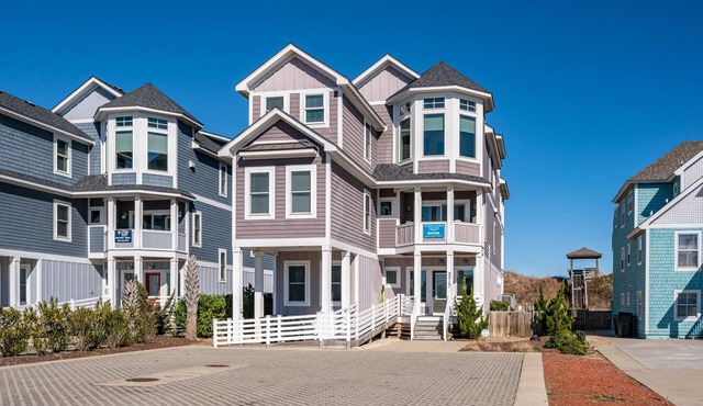 Sunset Beach House: Great views, private pool, hot tub, pool table & elevator