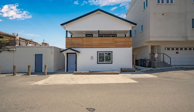Sunset Beach Retreat next to Water Tower and Ocean