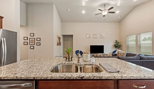 Sunset beauty ~ 4bed ~ King Master ~ Newly built