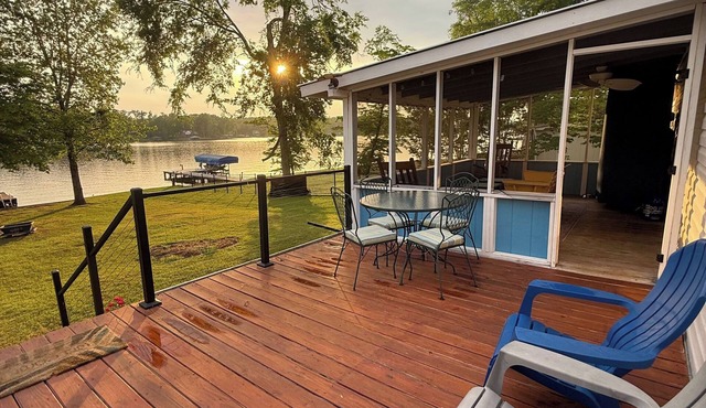 Sunset BnB - 3BR & Lovely Waterfront Vista