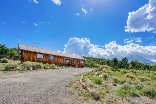 Sunset Cabin near Moab with Stunning Views!
