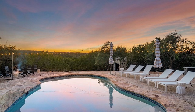 Sunset Canyon Retreat; Minutes to Wedding Venues, Pool, Hot Tub & Sunset Views