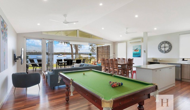 Sunset Central Coast - Lake, Kayaks & Jetty!