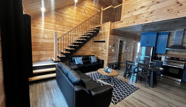 Sunset Chalet # 3: Super Chalet 4 Bedrooms Sleeps 8, 2 Full Bathrooms-Kitchen