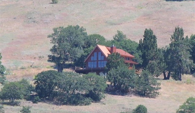 Sunset Chalet - 2200 sq.ft. Multi-Seasonal retreat only15 minutes from Ashland !