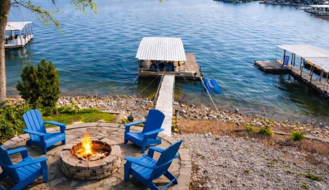 Sunset & Chill Lakefront 3 Bed/2Bath/Dock/Firepit/HotTub-10PP