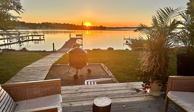 Sunset Circle West facing waterfront Cottage