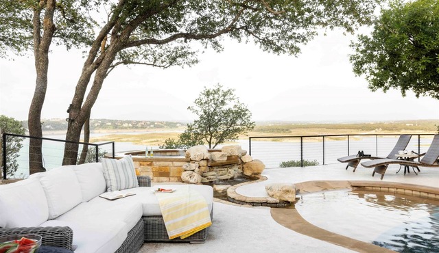 Sunset Cliff Resort on Lake Travis: WEDDING, EVENT, HEATED POOL, DOCK, & BOAT