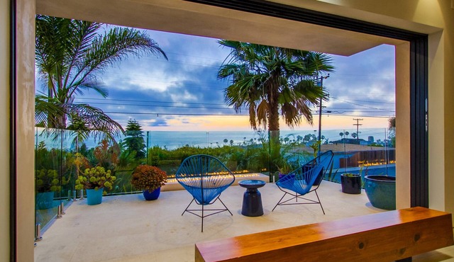Sunset Cliffs Modern Luxury Estate with Ocean Views, Oversized Spa, AC, Yard & washer/dryer!