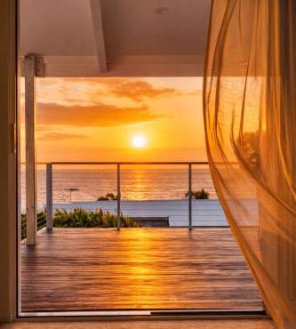 Sunset Collectors Paradise 180 Oceanview Deck 3BR 2Bath Villa 4 Free Parks High Speed Wifi Family Choice Adelaide Fringe