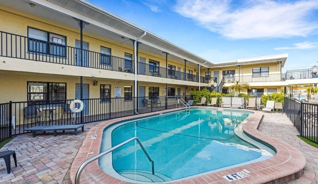 ☀️Sunset Corner - Beach View Suite | Heated Pool Across from Beach ➠ 16333 Gulf Blvd 215
