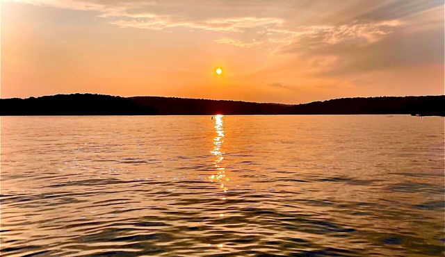 Sunset Cottage - Lakefront Cottage with Private Dock