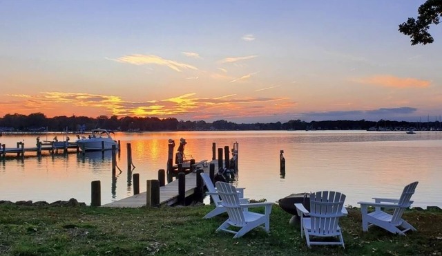 Sunset Cottage - West River Access and Views!