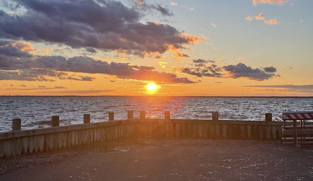 Sunset Cove: Bayview, fantastic location, close to everything