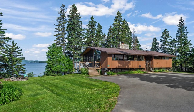 Sunset Cove | Dock, Canoes, Games & Fire Pit