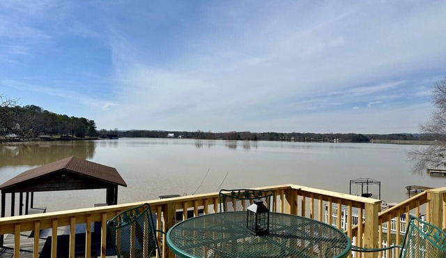 Sunset Cove on Neely Henry with Private Pier and Balcony with Waterfront Views