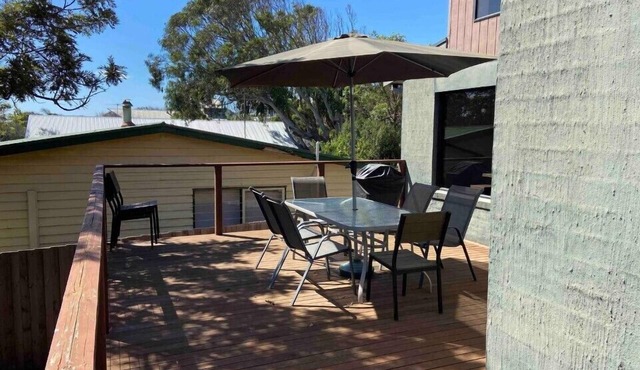 SUNSET COVE (SUNSET STRIP): 4 BR, 2 BA House in Jan Juc, Sleeps 11