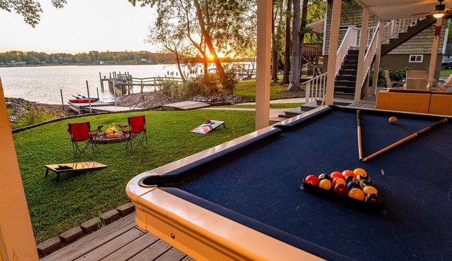 Sunset Cove-Waterfront private dock, kayaks, your lake home!