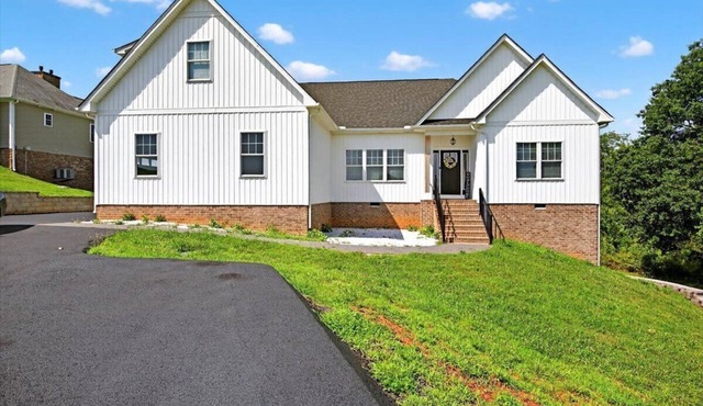Sunset Cove Waterfront, Sleeps 14, Open concept