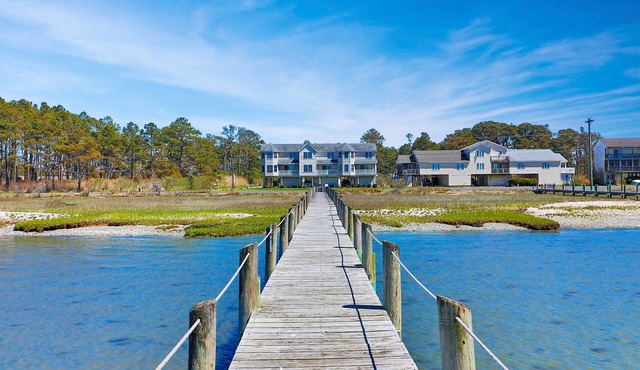 Sunset Dreams | Luxury South Main Bayfront w/Pier, Sunset Views, Walk Downtown & Dog Friendly
