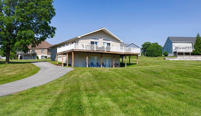 Sunset Escape: Stunning Seneca Lake Sunsets!