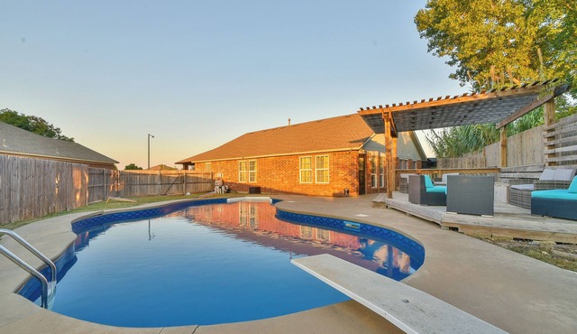 Sunset Family Retreat with Pool - Games - Near Will Rogers Airport
