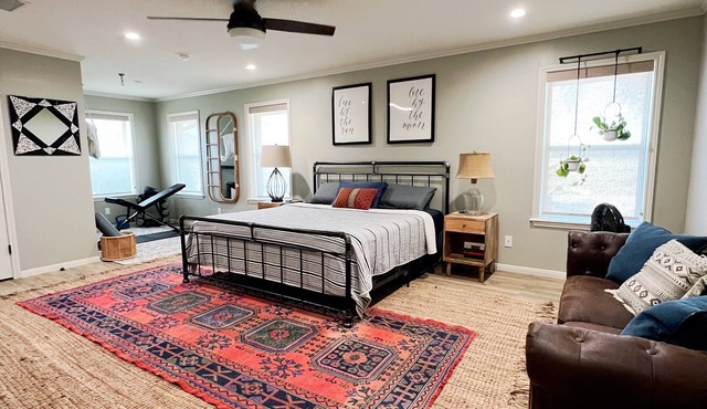 Sunset Farm in Aggieland - Country Life 15 miles from Kyle Field - up to 14 ppl